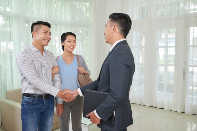 Meeting a real estate agent